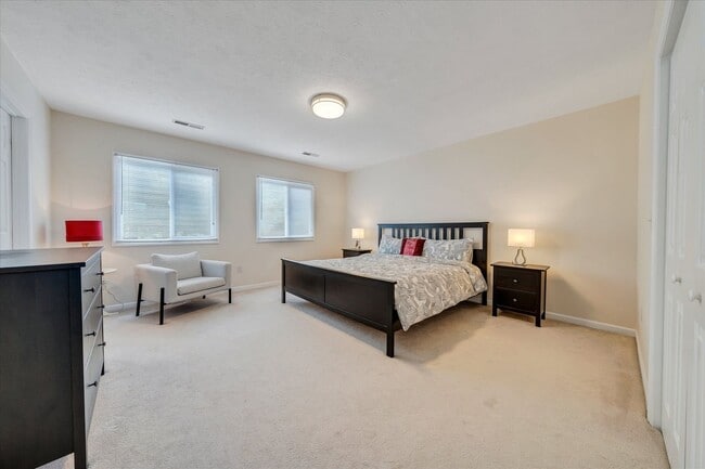 Building Photo - Comfort & Convenience in the Heart of Blacksburg