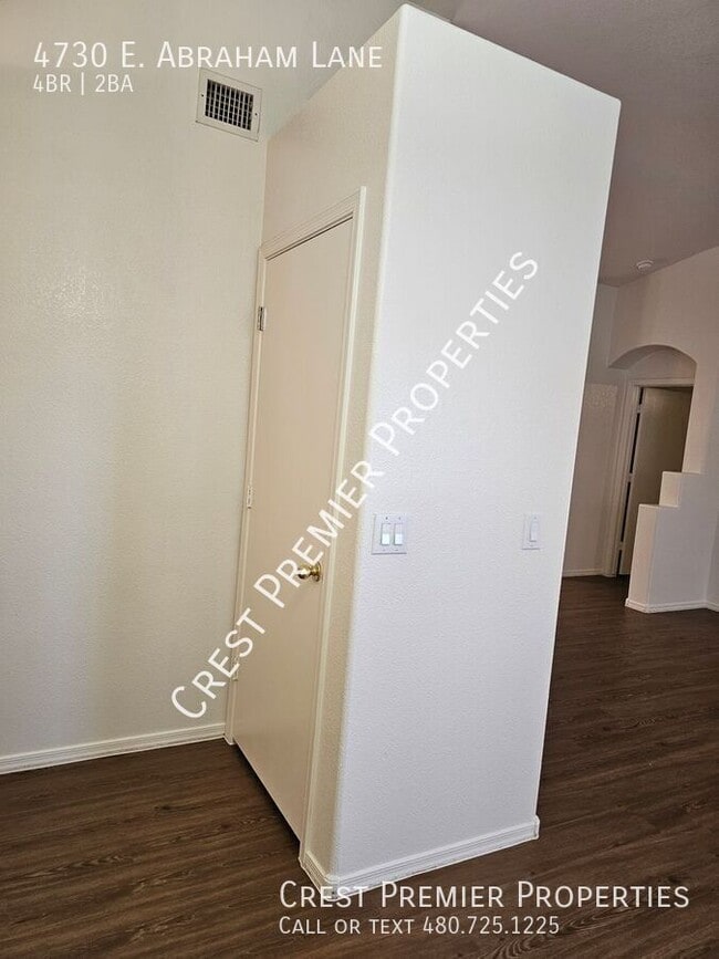 Building Photo - 4730 E Abraham Ln