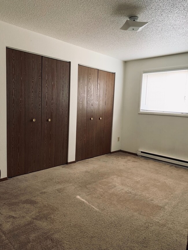 Building Photo - Cozy 2 Bed/1 Bath Apartment in North Lovel...
