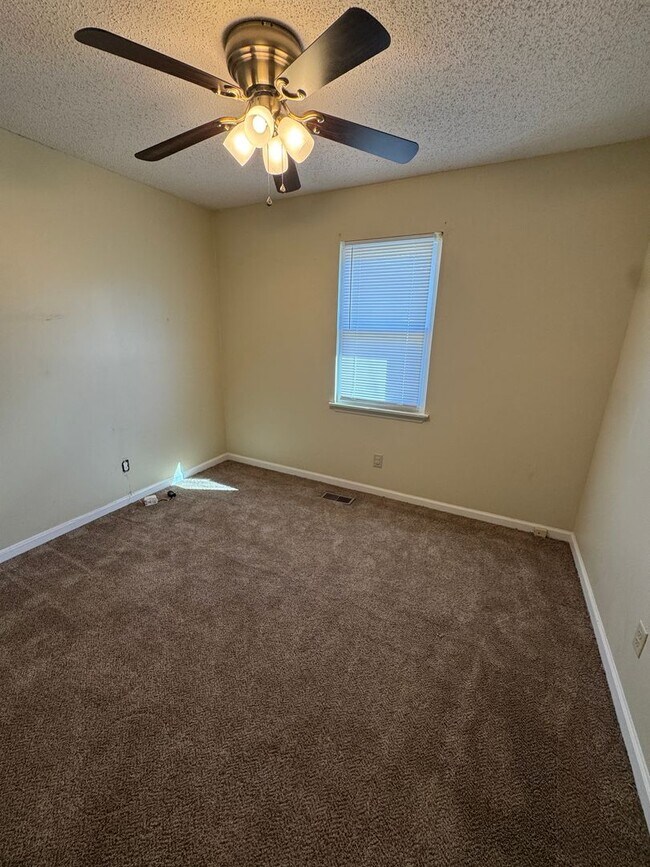 Building Photo - 37 Ty Dr