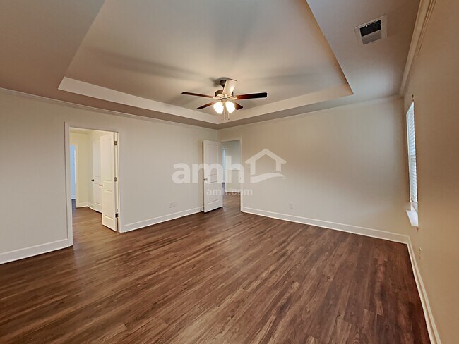 Building Photo - 4513 Tarpon Dr