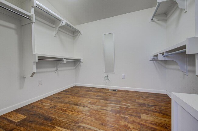 Building Photo - 2400 Spring Creek Dr