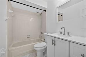 Building Photo - 658 Royalty Ct
