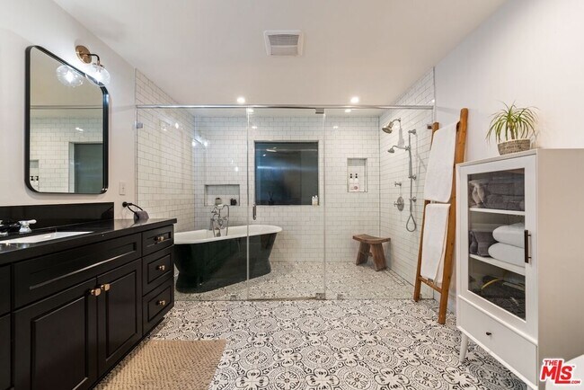 Building Photo - 4257 Shadyglade Ave