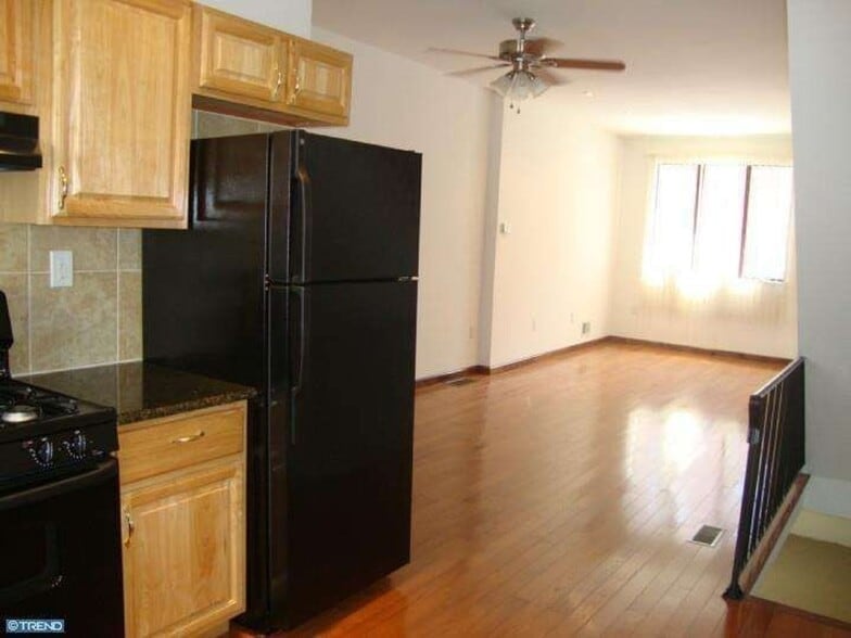 Building Photo - Recently Renovated 2-Bedroom Home for Rent in South Philadelphia