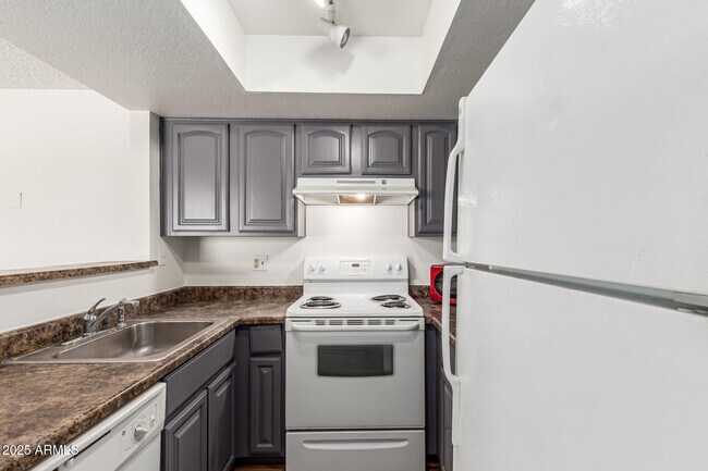 Building Photo - 3601 W Tierra Buena Ln