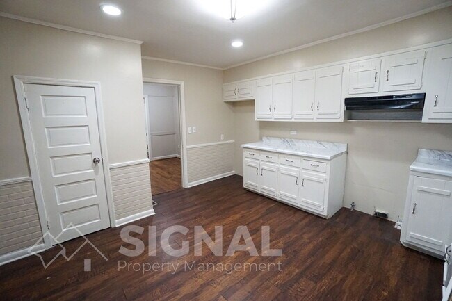 Building Photo - 1194 Birmingham St