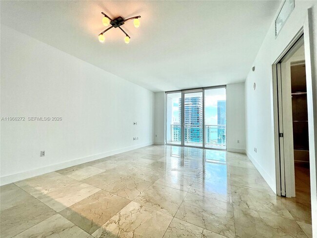 Building Photo - 950 Brickell Bay Dr