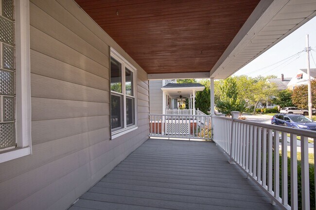 Building Photo - 3 Bedroom Lakewood Single House!