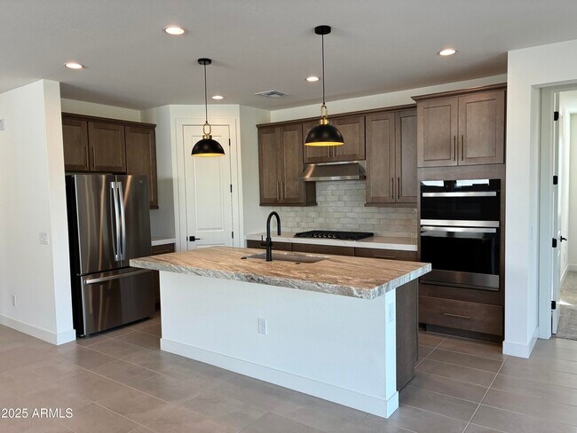 Building Photo - 17778 W Crawfordsville Dr