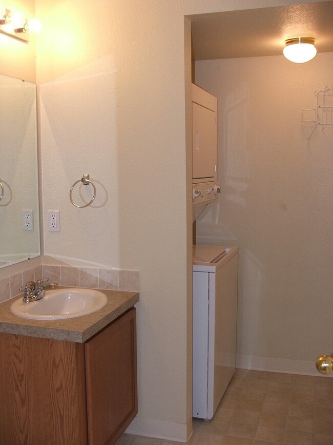 Building Photo - 4922 Sir James Ave