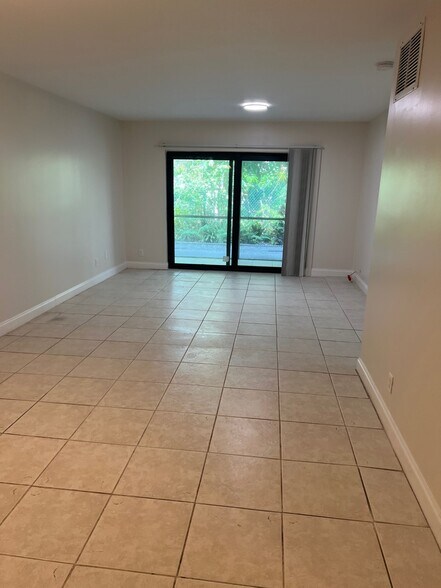 Building Photo - 3115 Oakland Shores Dr