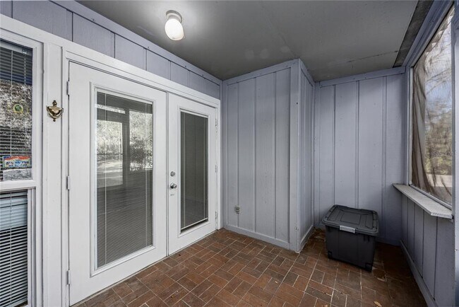 Building Photo - 6519 W Newberry Rd