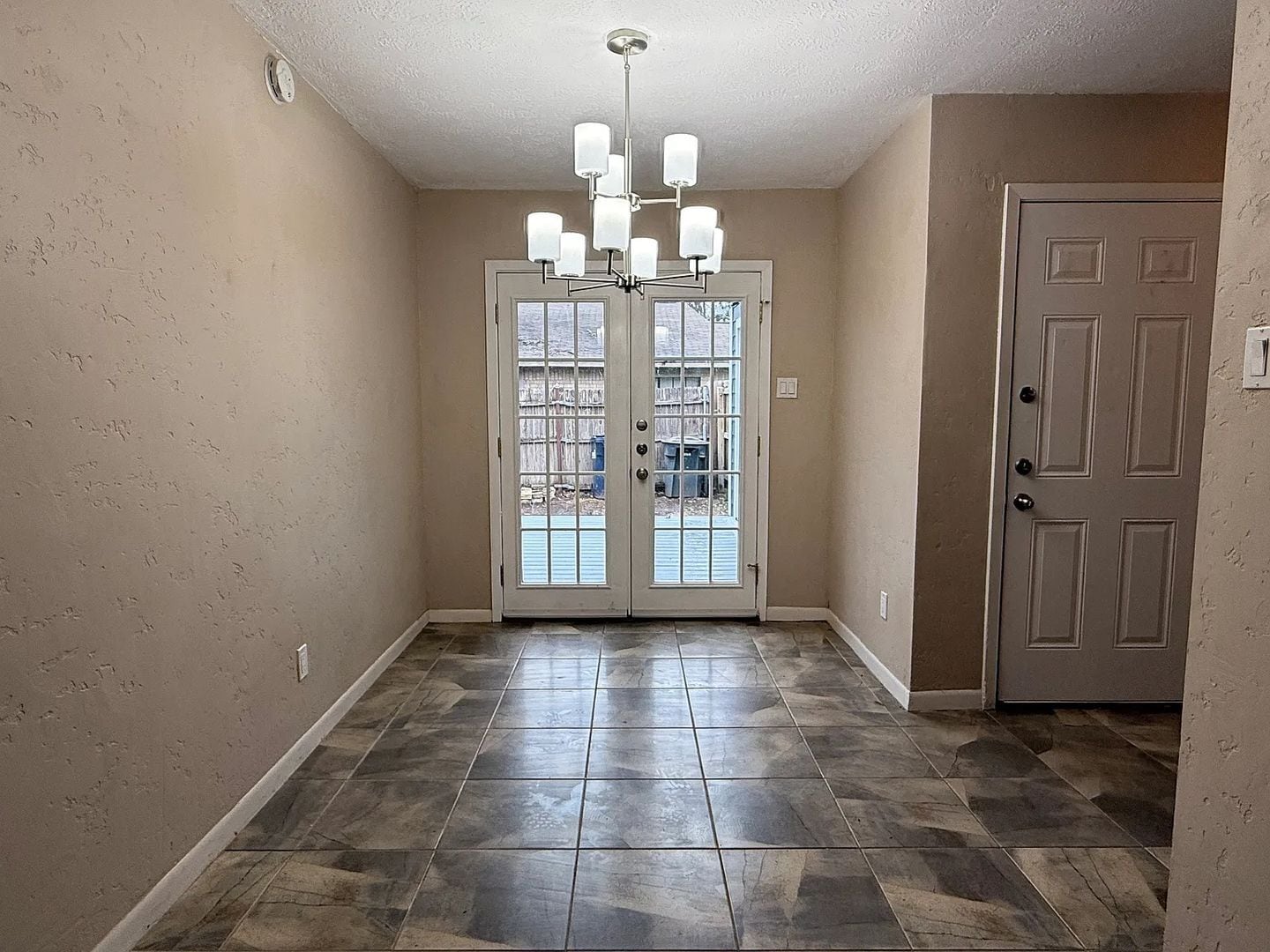 Building Photo - 3 Bed, 2 Bath in Southwood Valley for August Move In!