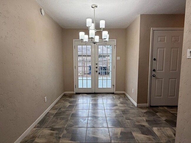 Building Photo - 3 Bed, 2 Bath in Southwood Valley for August Move In!