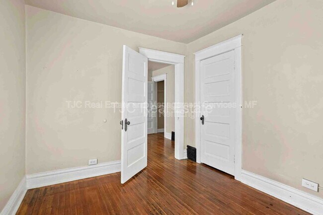 Building Photo - 472 S Lincoln St