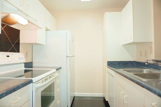 Building Photo - Garden at Launani Valley on Ground Floor w...