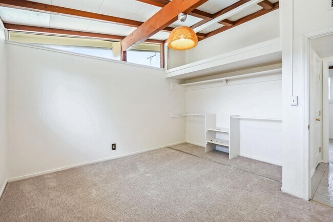 Building Photo - 2524 Landwood Way