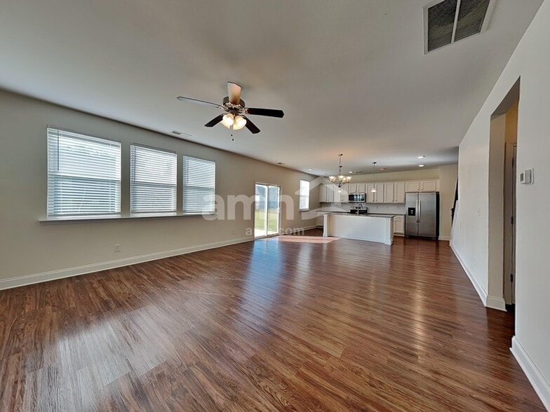 Building Photo - 401 Levon Ct