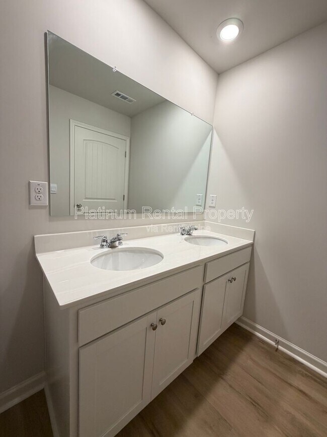 Building Photo - 46 Rustin Rdg