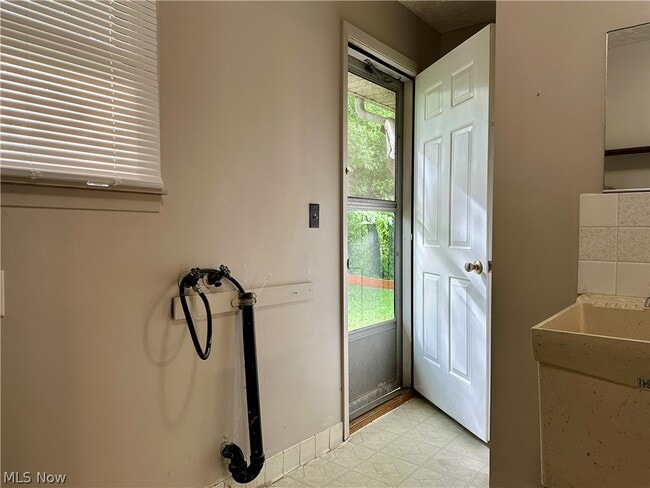 Building Photo - 4827 Dunsmore Ave