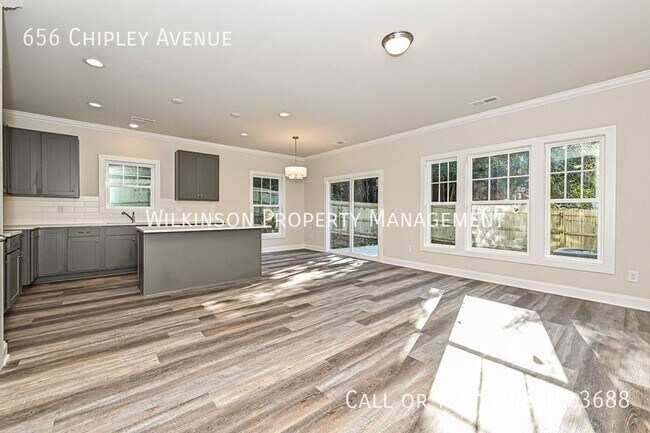 Building Photo - 3-Bedroom Townhouse with Proximity to Char...