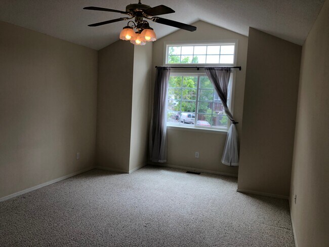Building Photo - 10229 Halleys Way