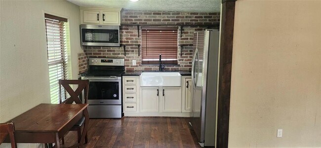 Building Photo - 10821 TX-150