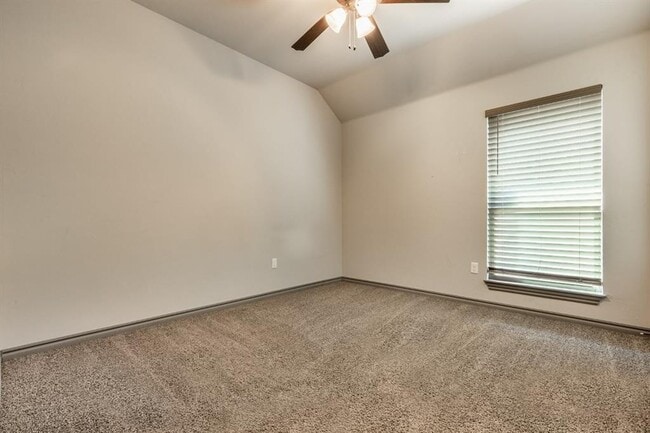 Building Photo - 6133 Oxnard St