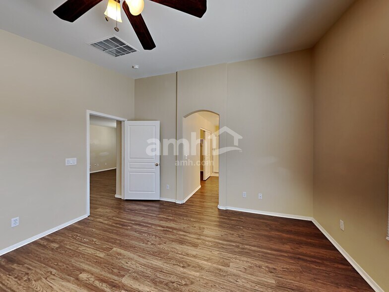 Building Photo - 10859 W Locust Ln
