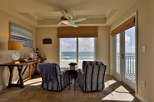 Building Photo - Oceanfront Condo 2 bed/ 2ba Beautifully De...