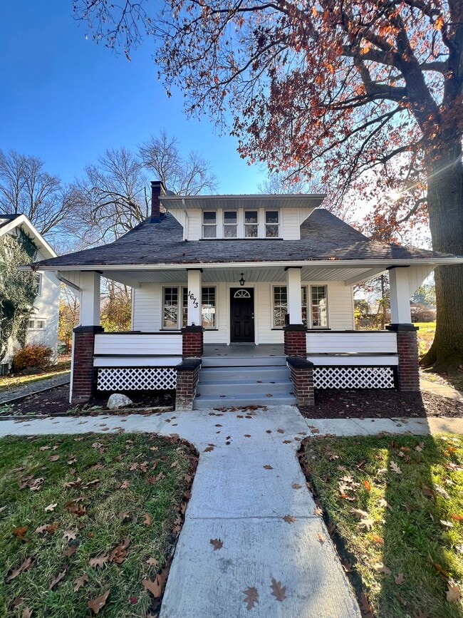 Primary Photo - 1673 Bancroft Ave