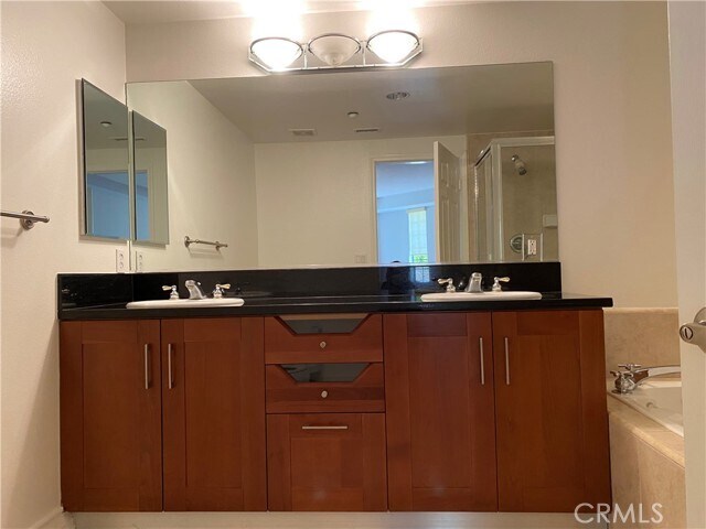 Building Photo - 107 N Swall Dr
