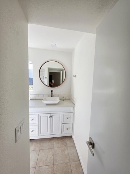 Building Photo - 2210 River Run Dr