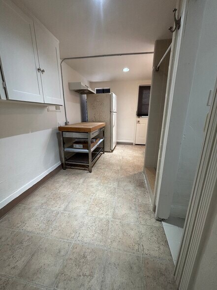 Building Photo - 325 35th St