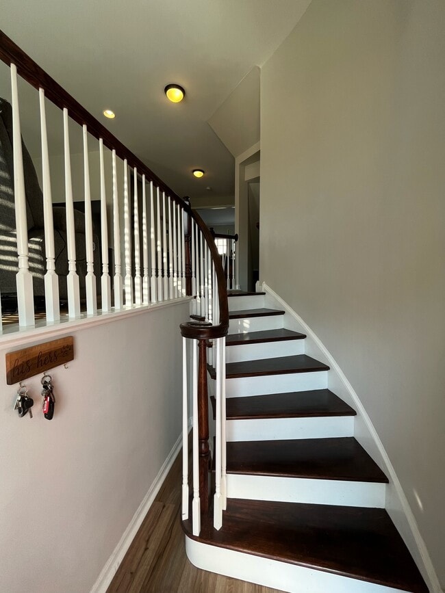 Building Photo - 612 Ellison Dr