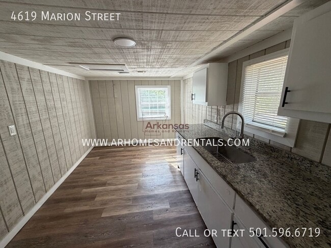 Building Photo - 4619 Marion St