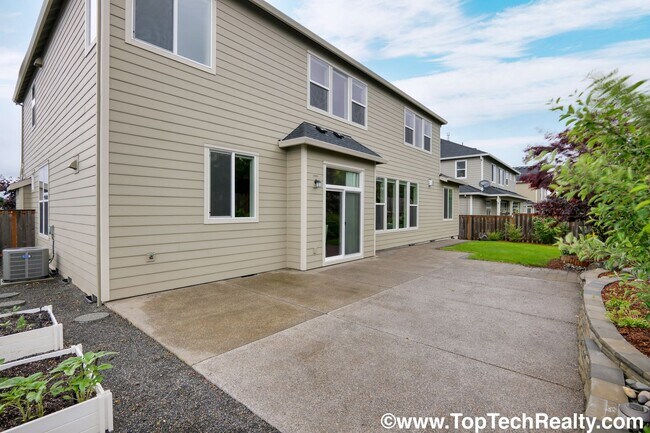Building Photo - Beautiful *CORNER LOT* 5 BD* 3.5 BA* Singl...