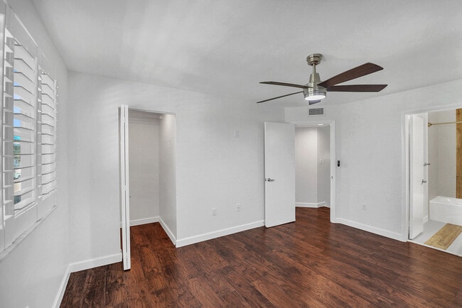 Building Photo - 4550 SW 68th Ct