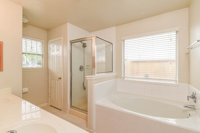 Building Photo - 13735 Branford Greens Dr