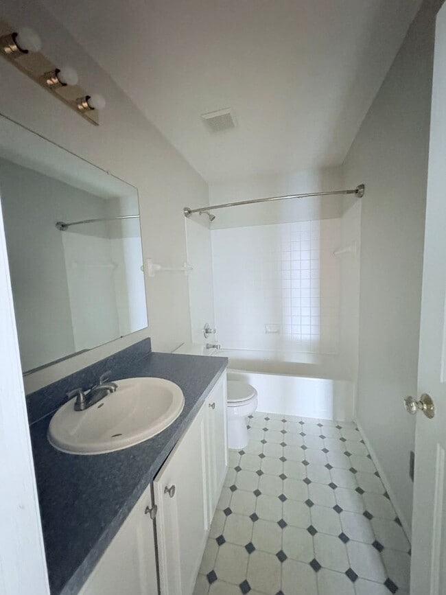 Building Photo - 7735 Royal Park Dr