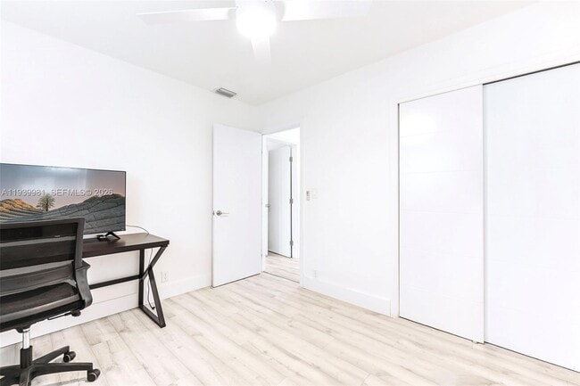 Building Photo - 2911 NW 5th Ct