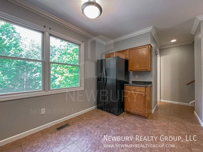 Building Photo - 135 Banksville Pl