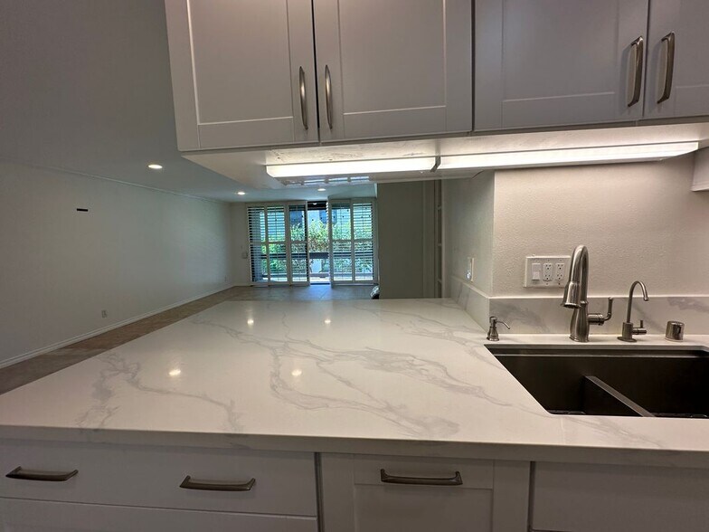 Building Photo - 7777 W 91st St