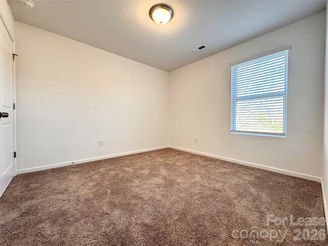 Building Photo - 699 Kitfox Dr NW