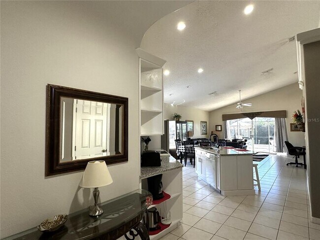 Building Photo - 16724 Rolling Green Dr