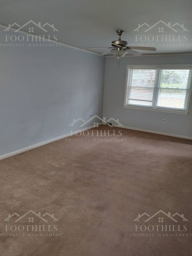 Building Photo - 2712 Cedar Ln