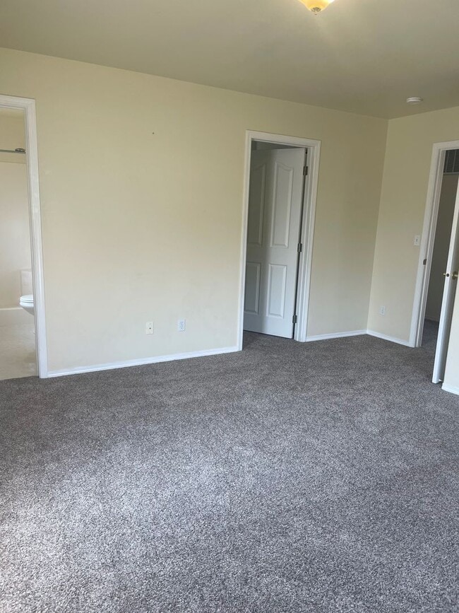 Building Photo - Now renting 2 bedroom House