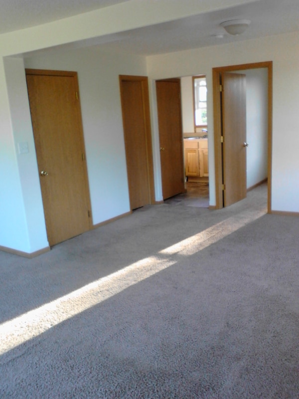 Building Photo - 324 6th Ave SW