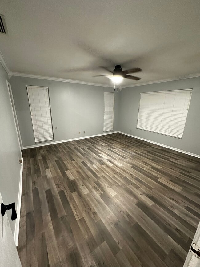 Building Photo - 3817 Arelia Dr S
